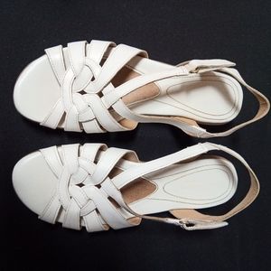 Women's Naturalizer White Sandals 8W